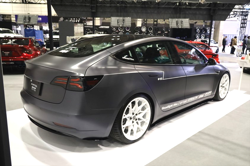 APIT東雲オリジナル テスラ モデル3のリヤ＠東京オートサロン2023