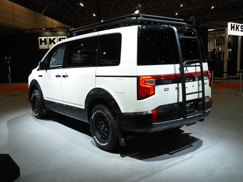 デリカD:5 SNOW SURVIVORリヤ＠東京オートサロン2023