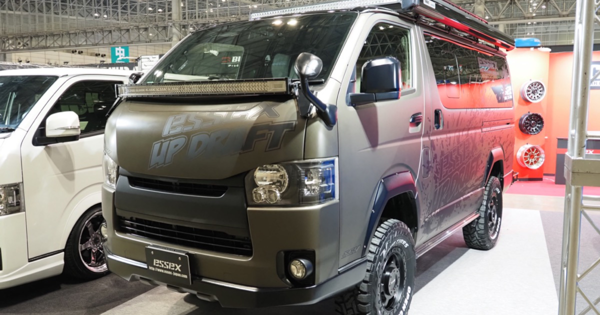 【東京オートサロン2023速報】＜CRS/ESSEX/ OUTDOORあそびーくる＞もはや働くクルマではない!?カスタム仕様のハイエース&キャラバンたち