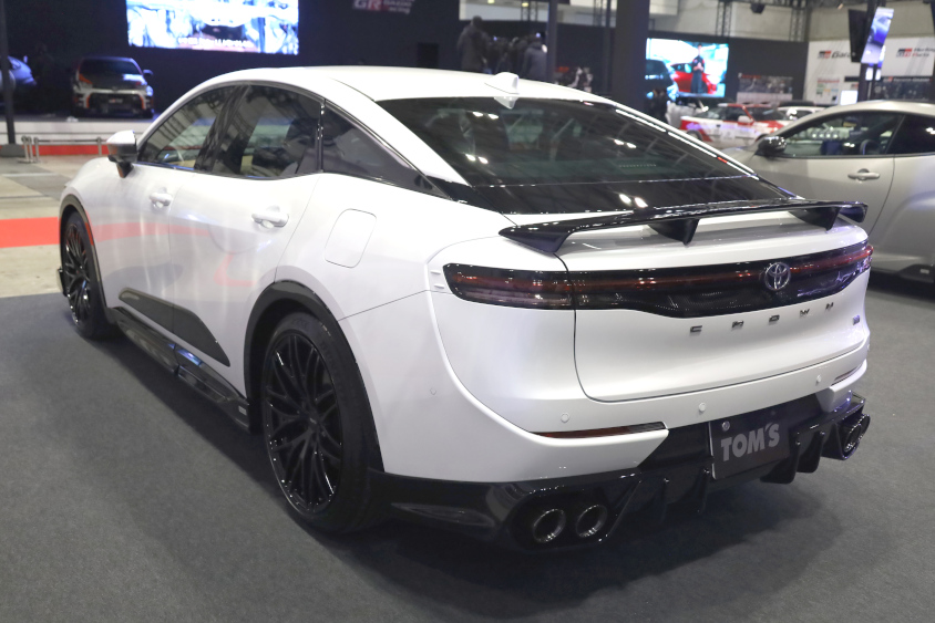 TOM’S CROWN CROSSOVER TOM’S デザインver.のリヤ＠東京オートサロン2023