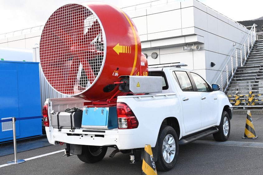 万が一水素が漏れた際に使用されるタービンのついたハイラックス