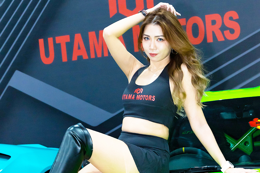 東京オートサロン・クアラルンプール2023　UTAMA MOTORSのコンパニオン