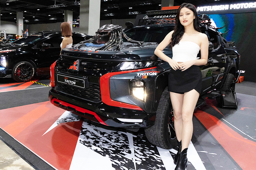 東京オートサロン・クアラルンプール2023　MITSUBISHI MOTORSのコンパニオン