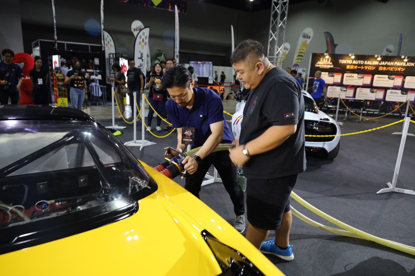 VERTEXブースの給油体験