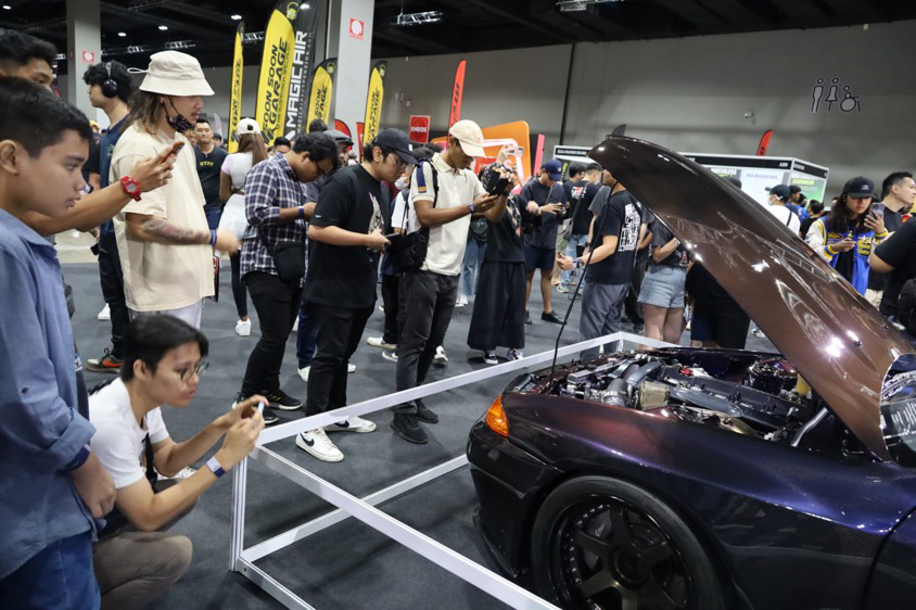 東京オートサロン・クアラルンプールに展示した『ACTIVE NEW FULL CARBON R』は大人気