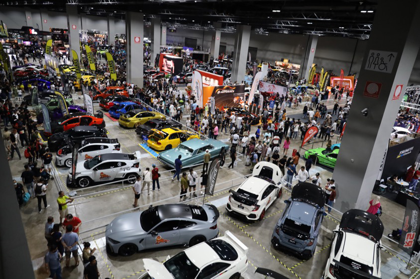 東京オートサロン・クアラルンプールに所狭しと並んだカスタムカー
