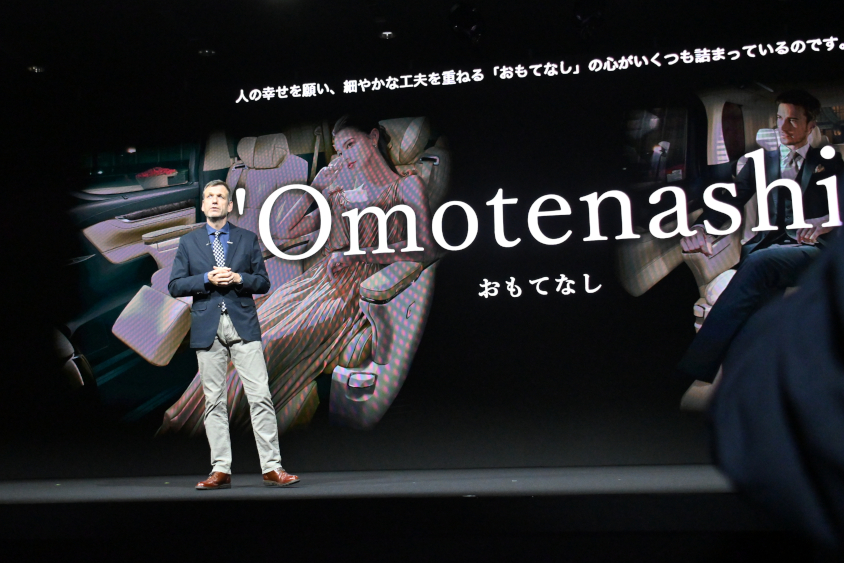 サイモン・ハンフリース執行役員