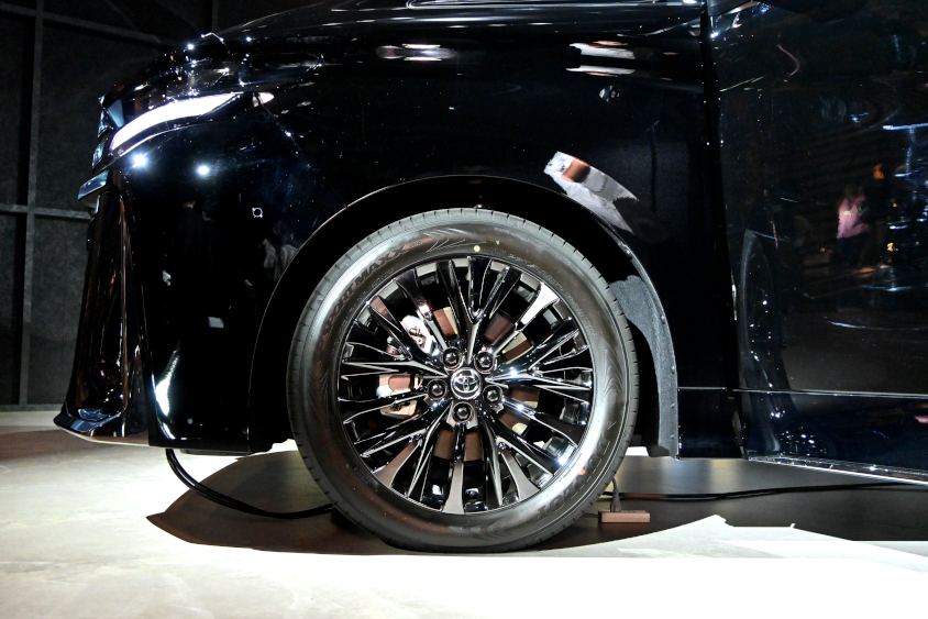 新型アルファード、ヴェルファイアのロードノイズ対策で新開発したタイヤ