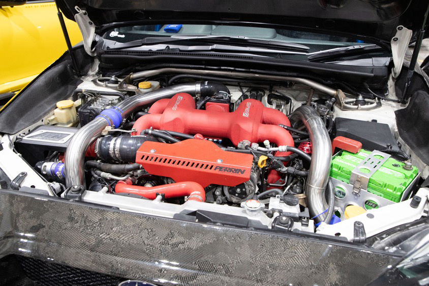 スバル・WRX STIのエンジンルーム