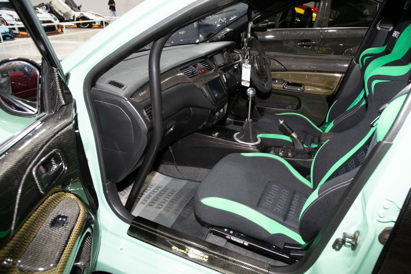 三菱・ランサーエボリューションⅨのインテリア