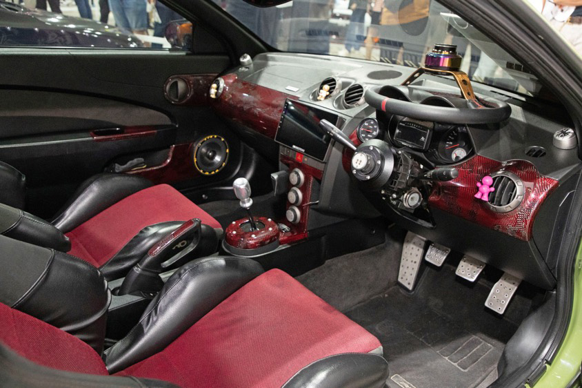 プロトン・サトリアネオの運転席