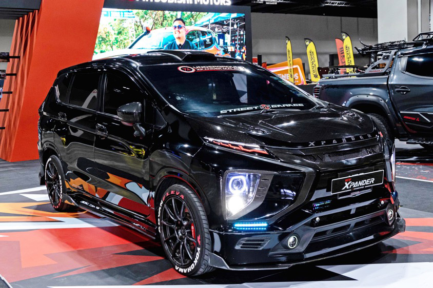 黒で統一した三菱・エクスパンダー