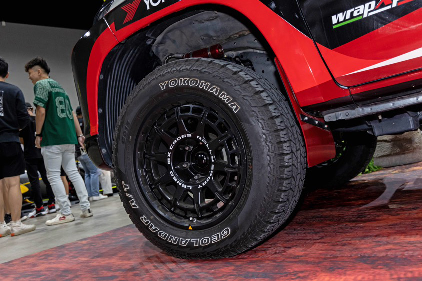 三菱・トライトンのラリアート仕様のタイヤ