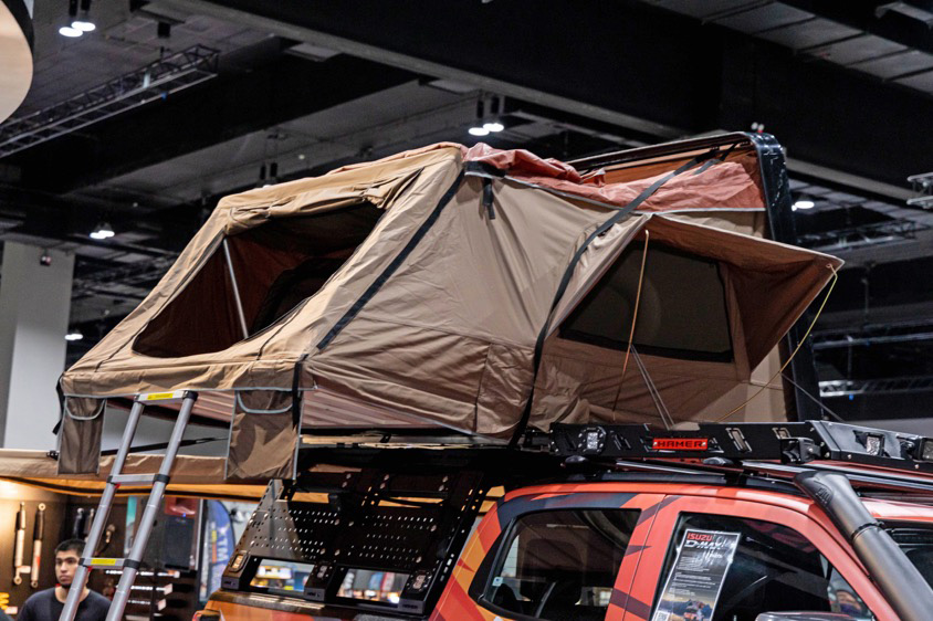 いすゞ・D-MAXに載ったルーフトップテント