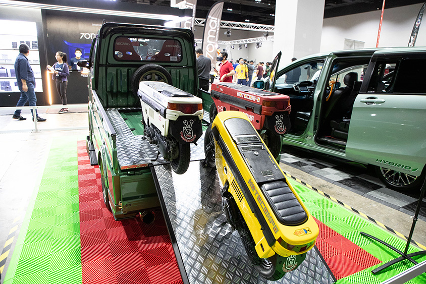 ダイハツ・ハイゼットに乗せられたモトコンポ(東京オートサロン・クアラルンプール2023)
