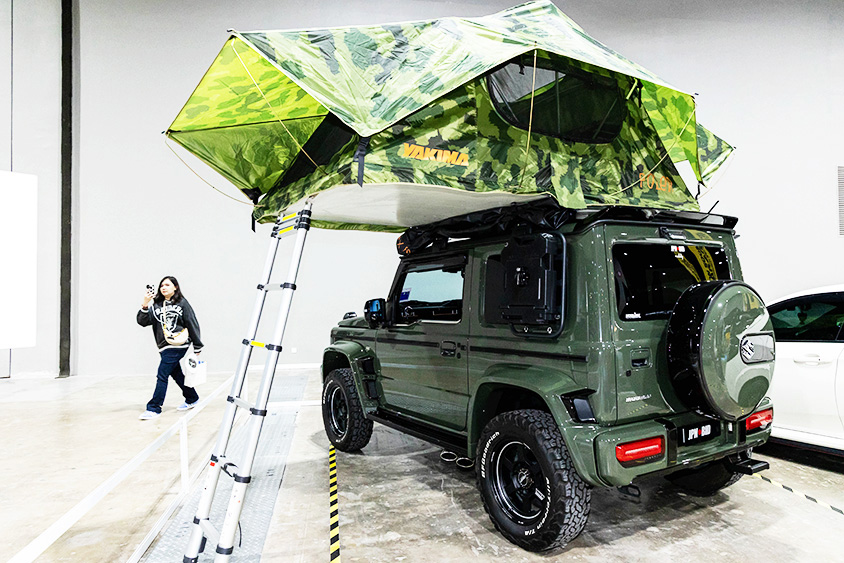 ダイハツ・ジムニーシエラとルーフテント（東京オートサロン・クアラルンプール2023）