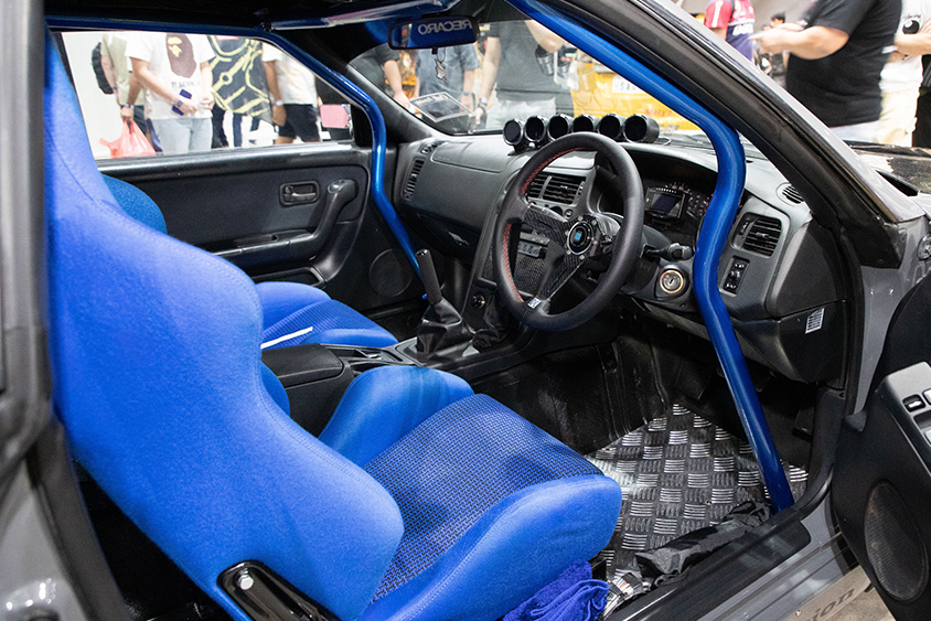日産・R33スカイラインGT-Rの運転席（東京オートサロン・クアラルンプール2023）