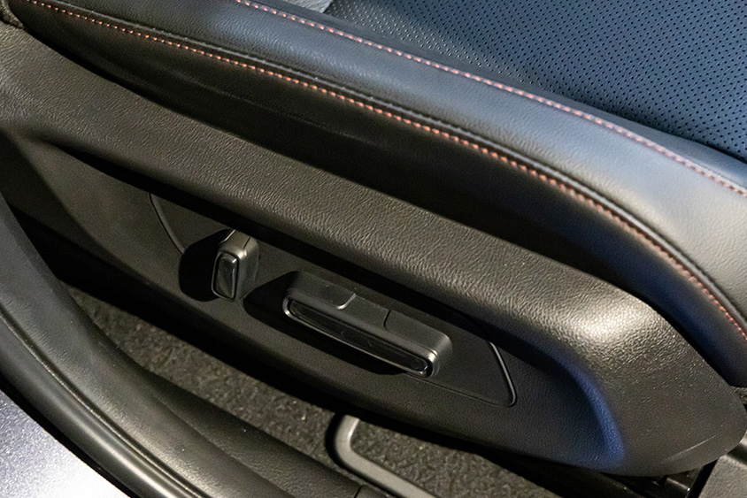 ホンダ・ヴェゼルのオートシートレバー