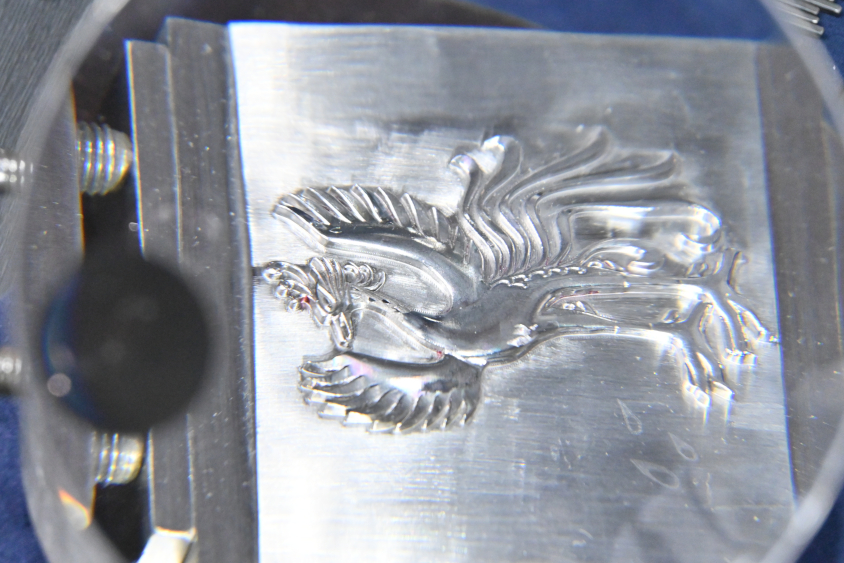 センチュリー鳳凰のエンブレムの金型