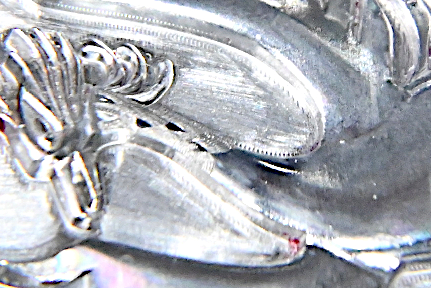 センチュリー鳳凰のエンブレムの金型の拡大