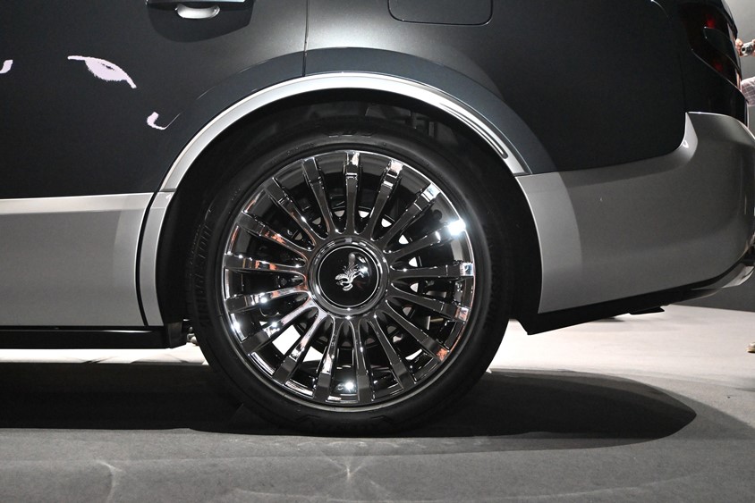 センチュリー リアホイール&タイヤ 225/55R20&×8Jアルミホイール