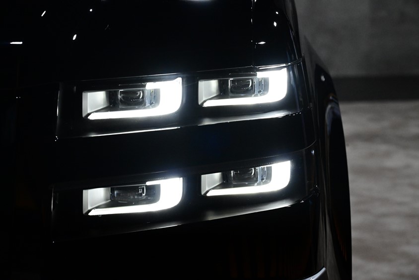 センチュリー　4眼LEDヘッドランプ（Bi-Beam×1眼/オートレベリング機能付）