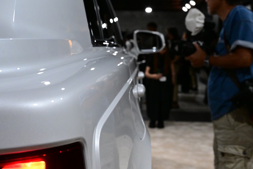 センチュリー　几帳面でくくった織機の「杼（ひ）」をモチーフとした造形