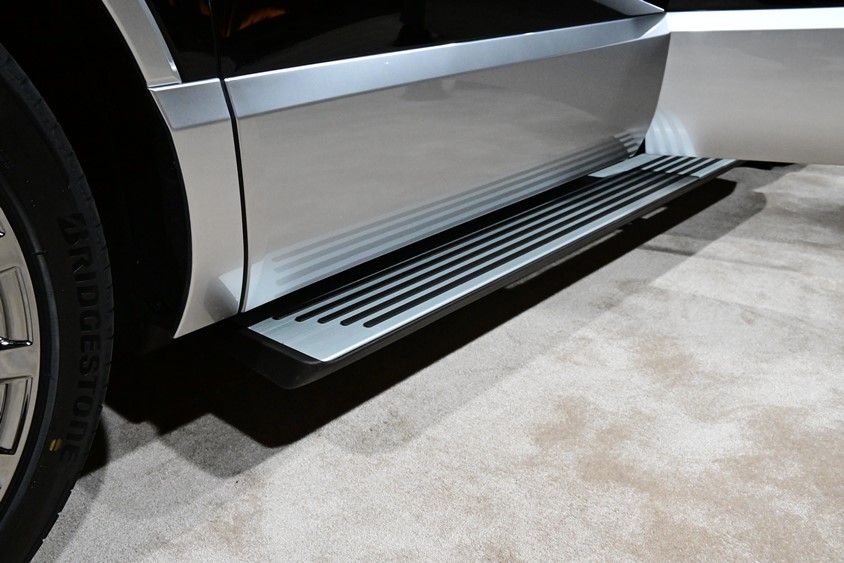 センチュリー　オート電動格納式ステップ