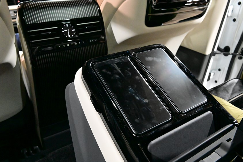 センチュリー リヤマルチオペレーションパネル