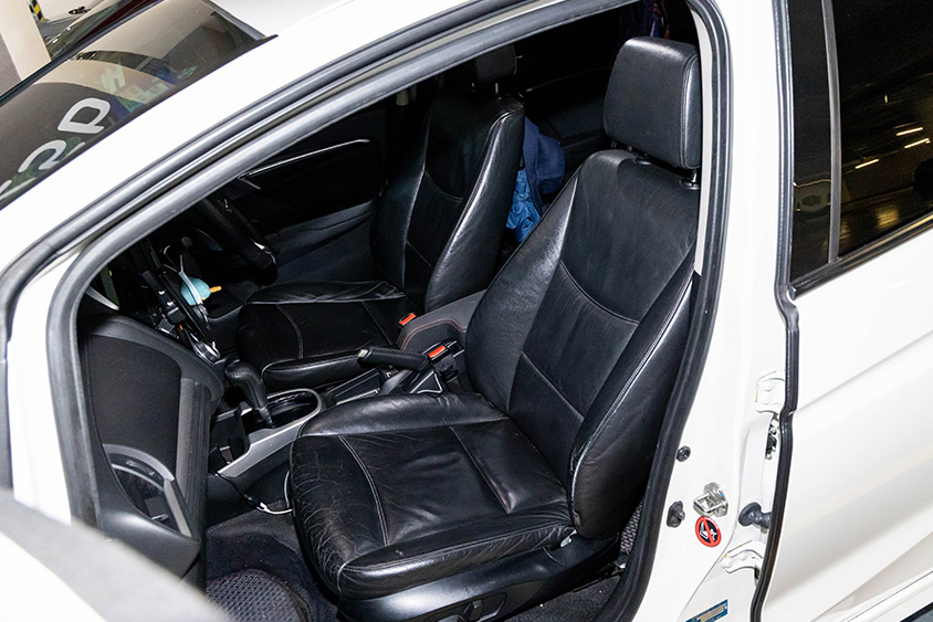 ホンダ・フィットの運転席