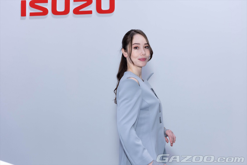 いすゞブースコンパニオン ジャパンモビリティーショー2023
