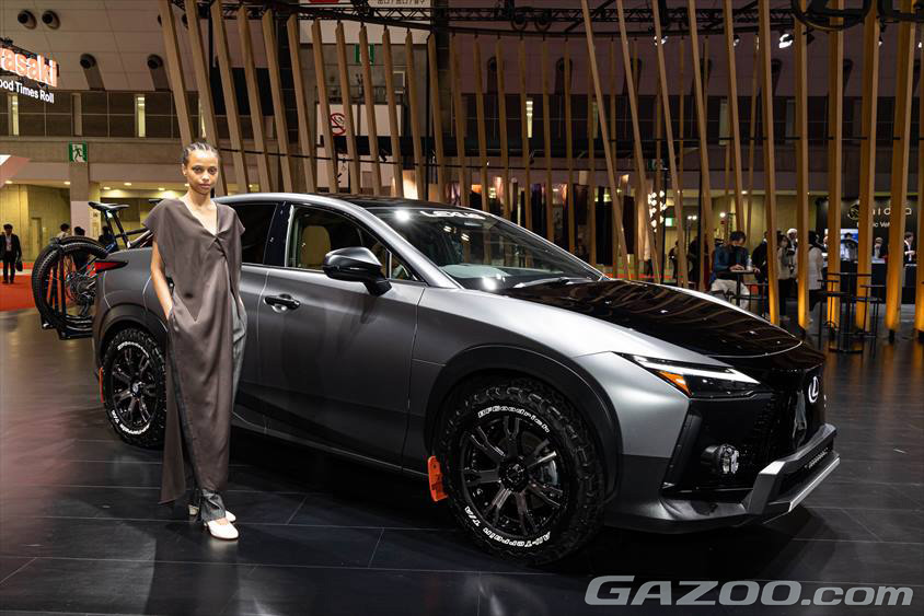 レクサスブースコンパニオン ジャパンモビリティーショー2023