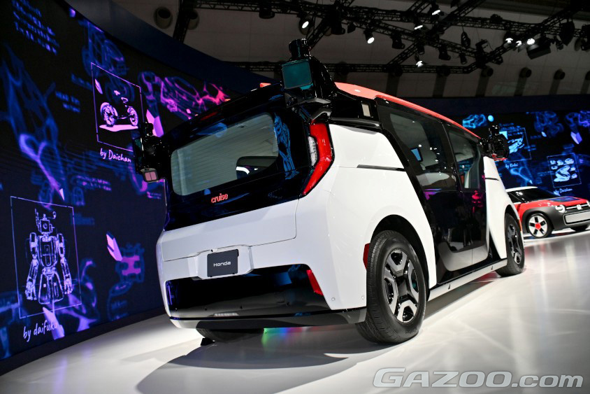 自動運転車両クルーズ・オリジンのリヤ