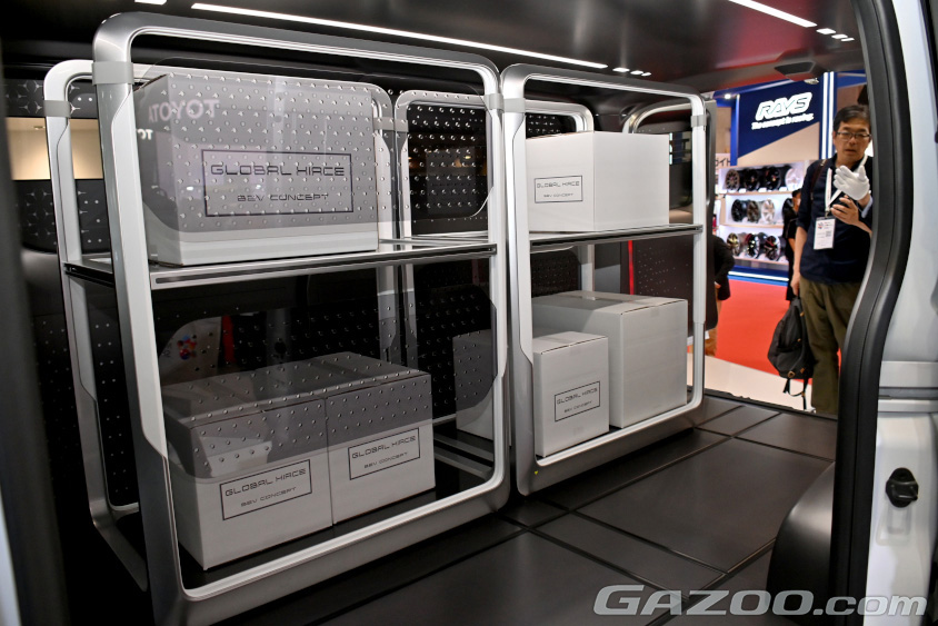 グローバル ハイエースBEVコンセプトの専用カート