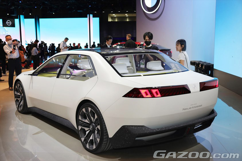 居住性を高めたキャビンとコンパクトなトランクを採用した2.5ボックスデザイン。