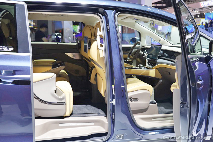 2022年8月に中国で発売開始された『D9』は累計販売台数10万台を超える人気車種
