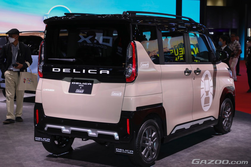 アースカラーのラッピングやマッドフラップを装着してアウトドアイメージをアップ。