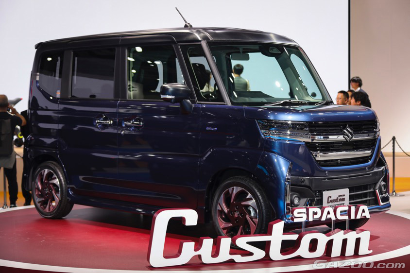 スペーシアとは違いクールな印象を与える新型スペーシアカスタム。