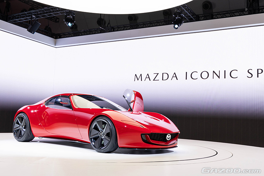 ジャパンモビリティショー2023　マツダブース　コンパクトスポーツカーコンセプト「マツダ ICONIC SP」