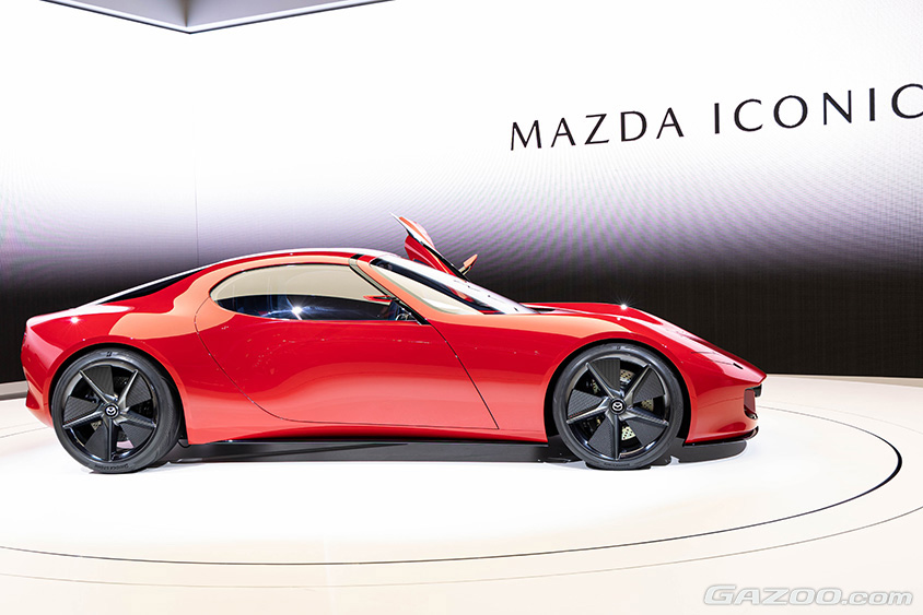 ジャパンモビリティショー2023　マツダブース　コンパクトスポーツカーコンセプト「マツダ ICONIC SP」