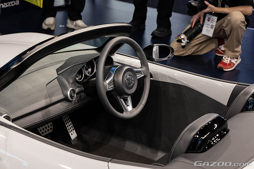 ジャパンモビリティショー2023　マツダブース　マツダ ロードスター 2/3 SCALE