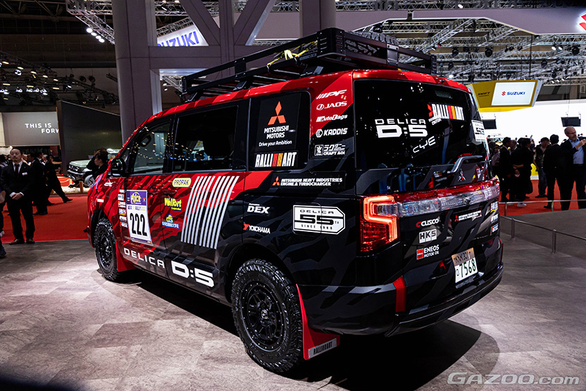ジャパンモビリティショー2023 三菱自動車ブース　デリカD:5　サポートカー［アジアクロスカントリーラリー2023 実走車］