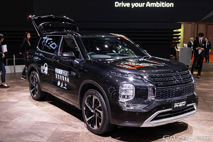 ジャパンモビリティショー2023　三菱自動車ブース 特務機関NERV災害対策車　アウトランダーPHEV