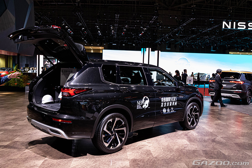 ジャパンモビリティショー2023　三菱自動車ブース 特務機関NERV災害対策車　アウトランダーPHEV