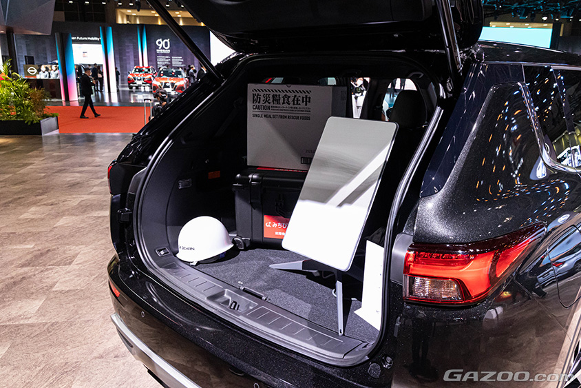 ジャパンモビリティショー2023　三菱自動車ブース 特務機関NERV災害対策車　アウトランダーPHEV