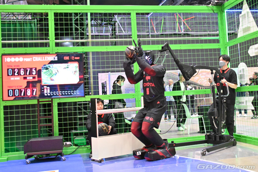 Bリーグのアルバルク東京に所属する「AIバスケットボールロボットCUE」（ジャパンモビリティショー2023　Tokyo Future Tour）