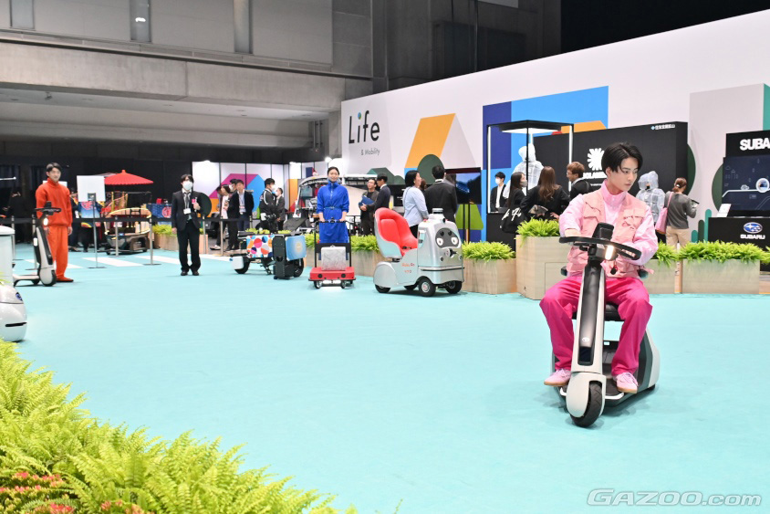 さまざまなパーソナルモビリティを試乗できるエリア（ジャパンモビリティショー2023　Tokyo Future Tour）