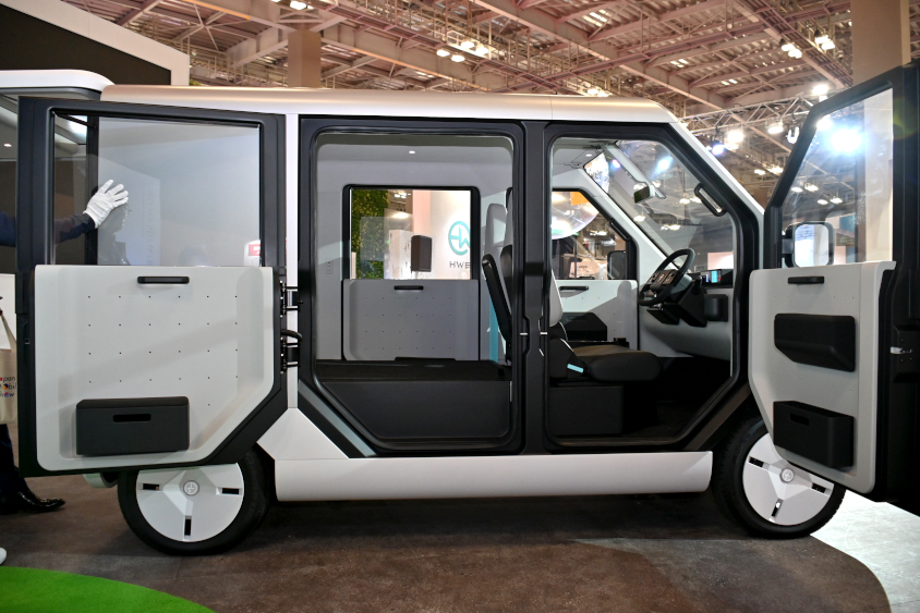 「PUZZLE」コンセプトのサイドドアはピラーレスの観音開き（ジャパンモビリティショー2023）