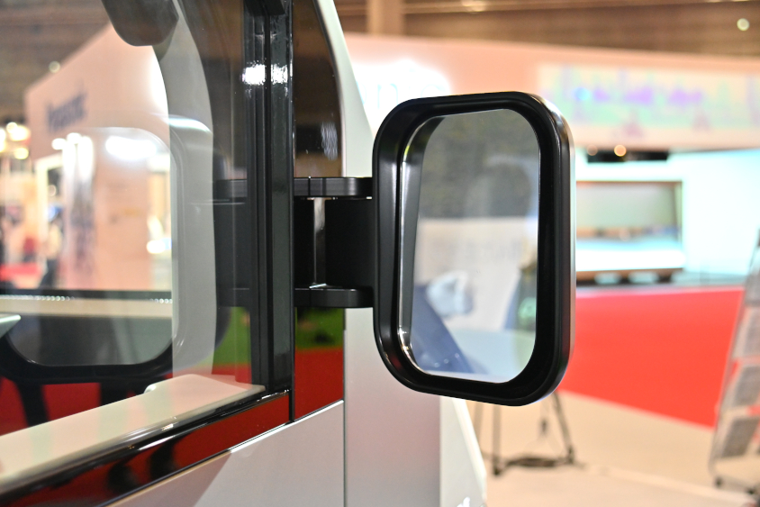 HWエレクトロのPUZZLEのミラーは上下を入れ変えて、左右に同じパーツを使用（ジャパンモビリティショー2023）