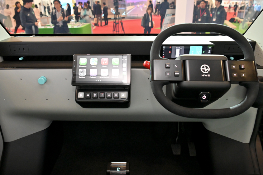 HWエレクトロの「PUZZLE」のダッシュパネルは必要最低限のもののみ（ジャパンモビリティショー2023）